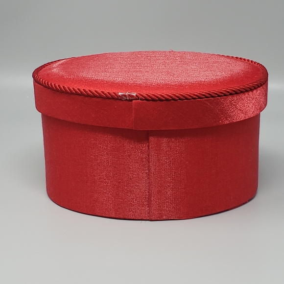 Oval-Shaped Red Storage Box - Picture 4 of 15